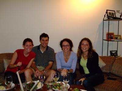 Der Grillmeister Ethan hat gekocht, und es war sehr sehr gut! Von links nach rechts: Lesley, Ethan, Lisa & Charlie (by Selbstausloeser)